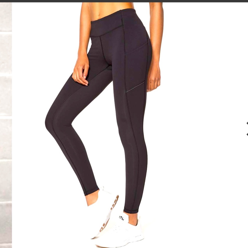 Lululemon Speed Up Tight 28” black size 4 medium rise